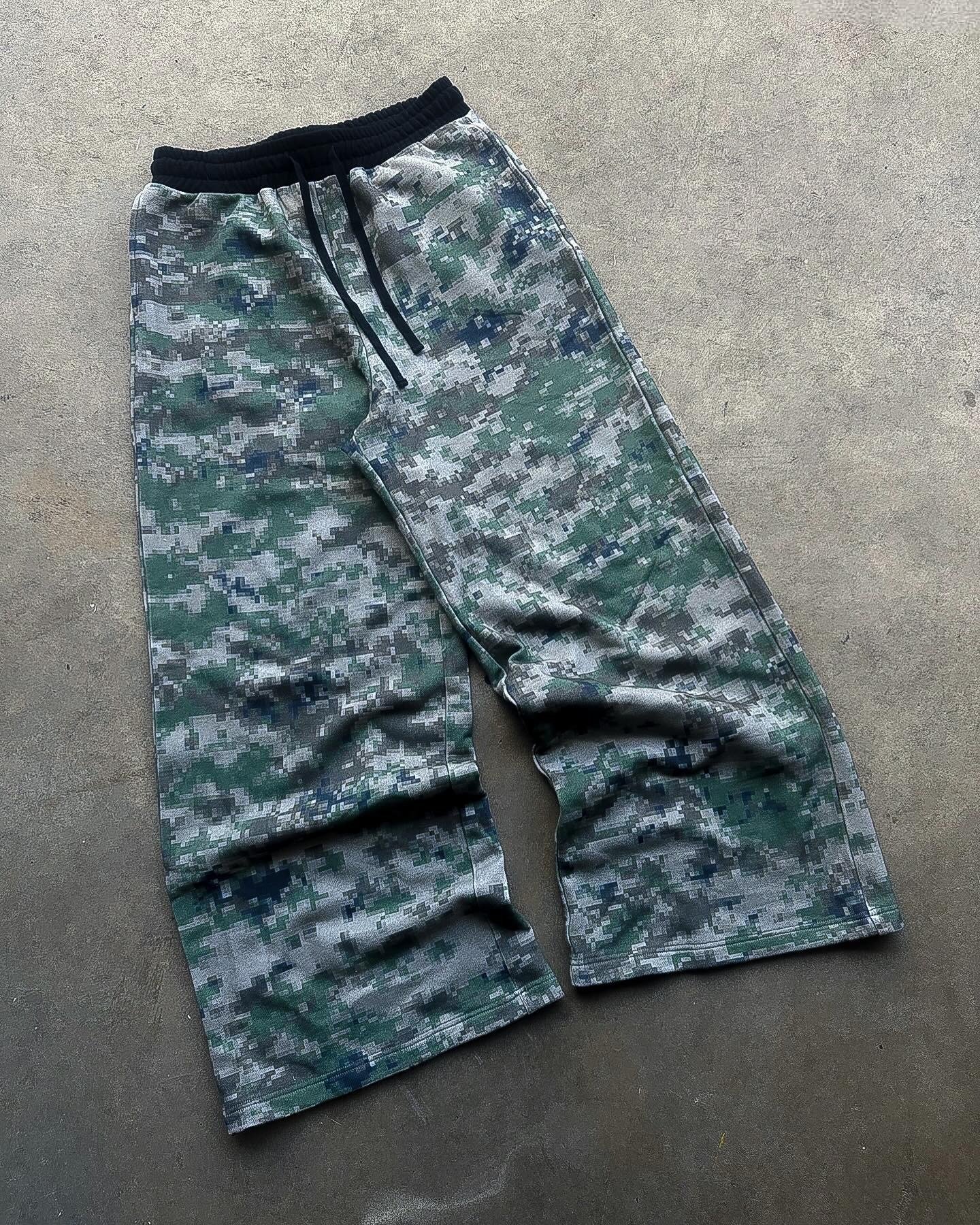 imgi_24_474049648_18035977526579247_7725721357724449525_n.jpg peaceinwar “digital camo” sweatpants
